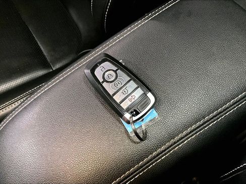 Used 2020 Ford Escape SE Sport image 27