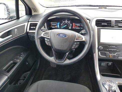 Used 2020 Ford Fusion SE image 10