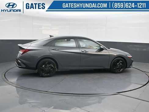New 2026 Hyundai Elantra SEL Sport FWD image 3