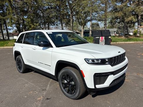 New 2026 Jeep Grand Cherokee Altitude AWD/4WD image 2