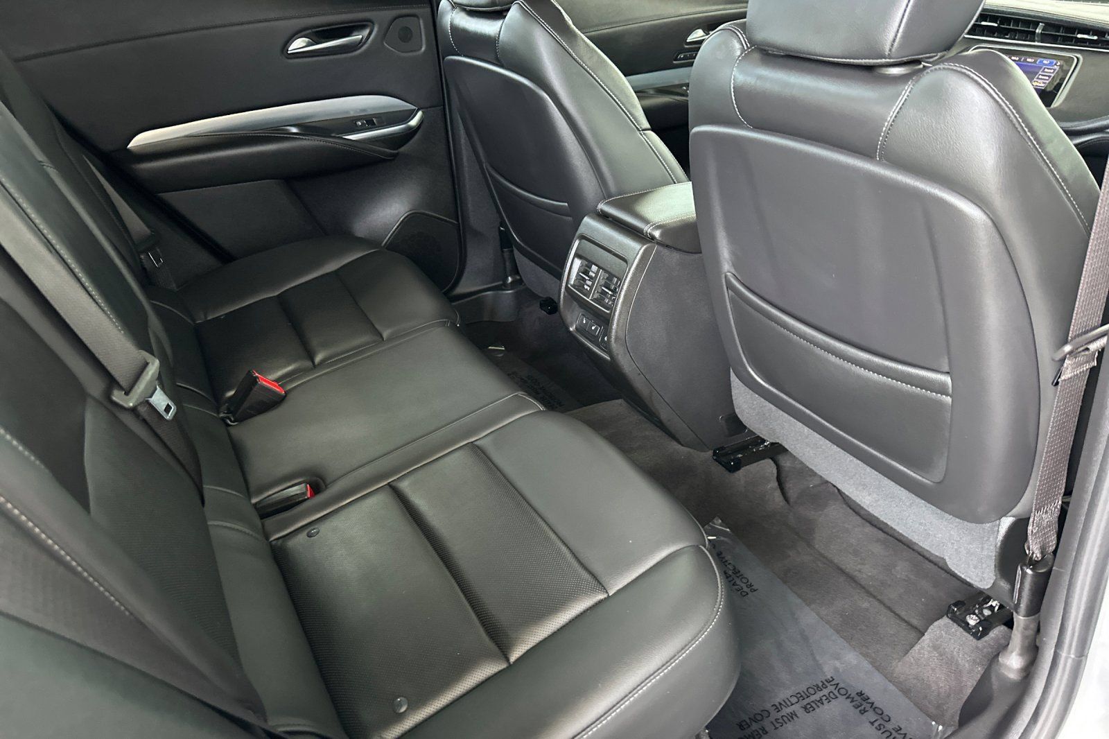 Used 2022 Cadillac XT4 Premium Luxury w/ Enhanced Visibility Package FWD image 19