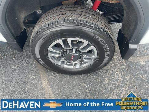 Used 2022 GMC Sierra 2500 AT4 w/ AT4 Preferred Package AWD/4WD image 10