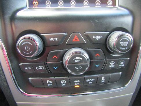 Used 2021 Jeep Grand Cherokee Laredo image 13