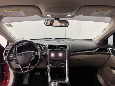 Used 2018 Ford Fusion SE w/ Equipment Group 602A FWD image 2