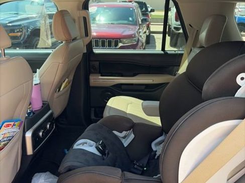 Used 2024 Ford Expedition Limited RWD image 4