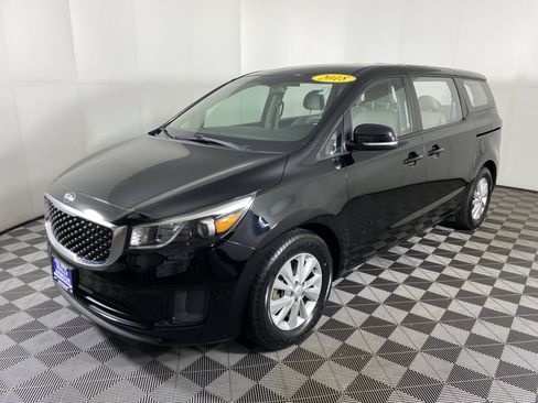 Used 2018 Kia Sedona L FWD image 9