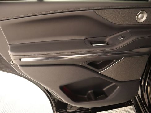 New 2026 Lincoln Navigator Reserve AWD/4WD image 18