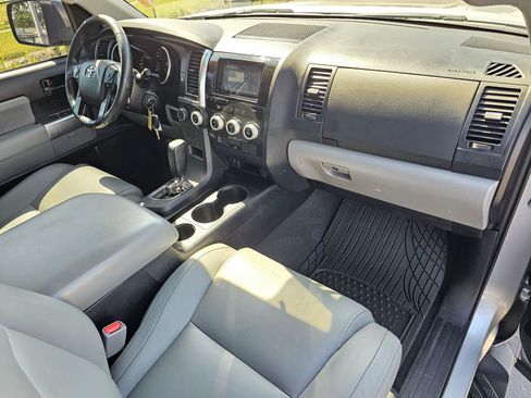 Used 2019 Toyota Sequoia SR5 AWD/4WD image 11