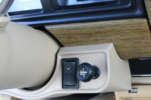Used 1990 Jeep Grand Wagoneer AWD/4WD image 65