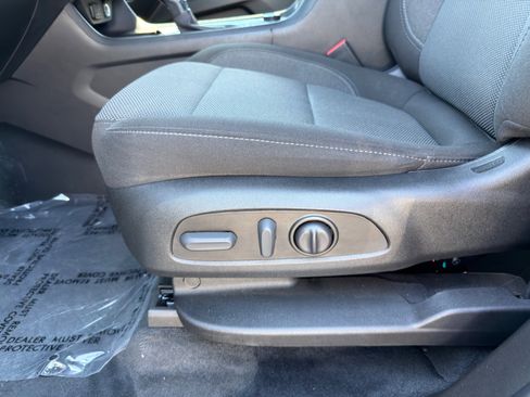 Used 2023 Chevrolet Traverse LT image 28