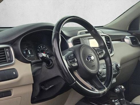 Used 2016 Kia Sorento EX image 10