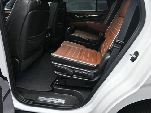 Used 2023 GMC Yukon Denali Ultimate AWD/4WD image 21