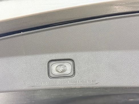 Used 2017 Ford Explorer XLT w/ Equipment Group 202A FWD image 31