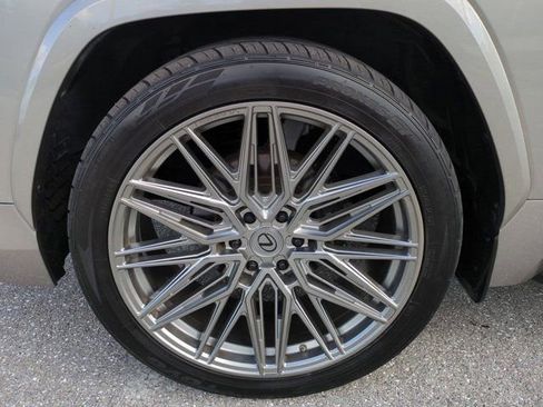 Used 2022 Lexus LX 600 4WD w/ Appearance Package image 10