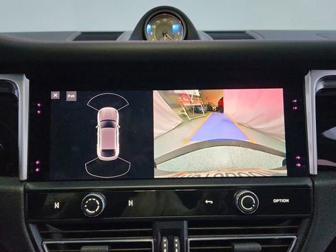 Used 2022 Porsche Macan image 34