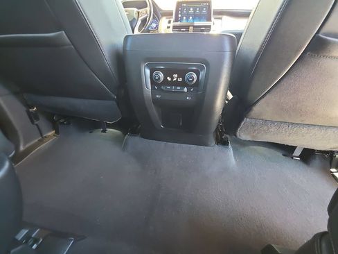 Used 2022 Chevrolet Tahoe Z71 w/ Luxury Package AWD/4WD image 22
