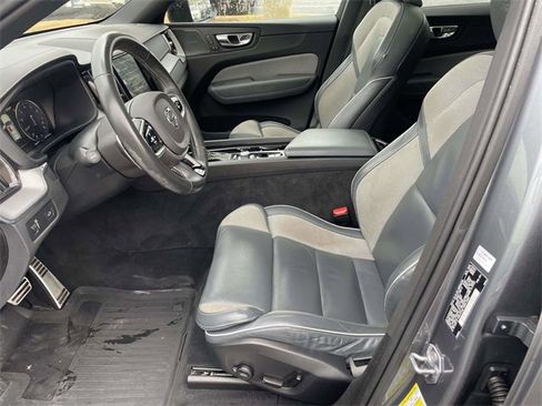 Used 2020 Volvo XC60 T5 R-Design image 12