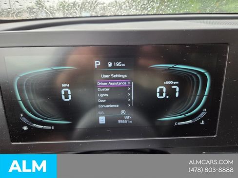 Used 2025 Kia Sportage LX FWD image 28