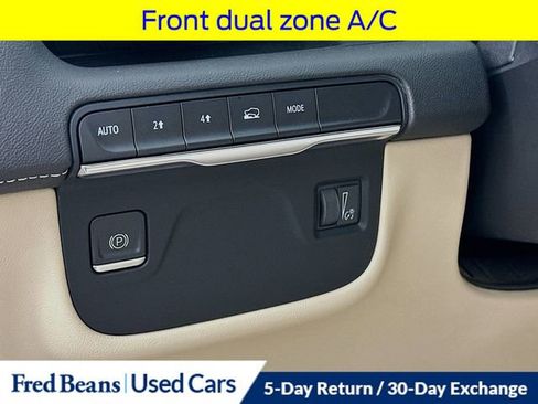 Used 2023 Cadillac Escalade Premium Luxury image 13