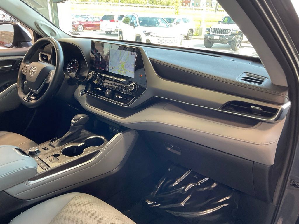 Used 2020 Toyota Highlander Limited w/ Protection Package #3 AWD/4WD image 19