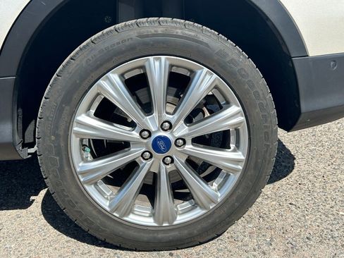 Used 2018 Ford Escape Titanium image 9