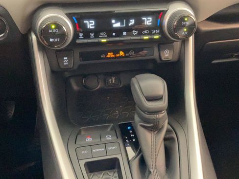 Used 2025 Toyota RAV4 XLE FWD image 14