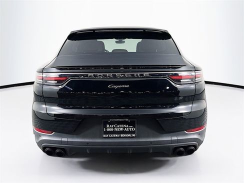 Certified 2023 Porsche Cayenne Coupe image 10