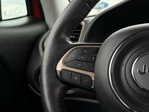 Used 2017 Jeep Renegade Latitude w/ Popular Equipment Group image 9