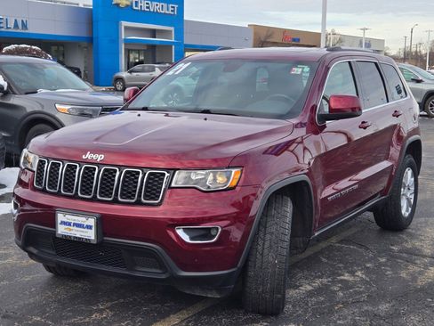 Used 2021 Jeep Grand Cherokee Laredo image 4