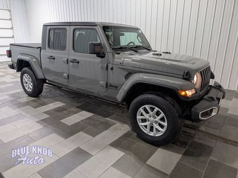 Used 2023 Jeep Gladiator Sport AWD/4WD image 6