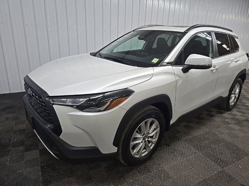 Used 2023 Toyota Corolla Cross LE w/ Moonroof Package AWD/4WD image 8