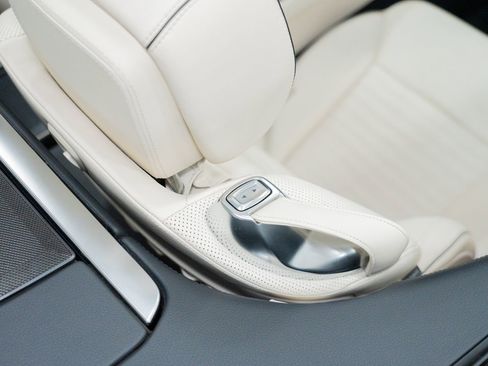 Used 2013 Mercedes-Benz SL 550 image 31