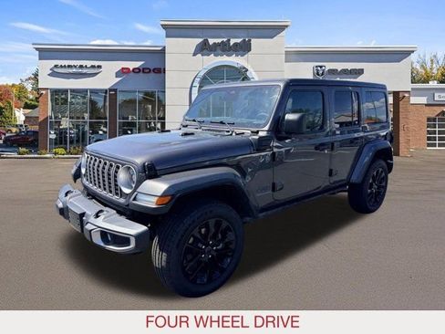 Certified 2025 Jeep Wrangler Unlimited Sahara w/ Safety Group AWD/4WD image 4