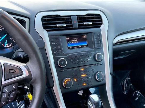 Used 2016 Ford Fusion SE w/ Equipment Group 202A FWD image 6