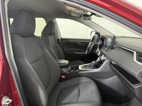 Used 2019 Toyota RAV4 LE w/ All Weather Liner Package AWD/4WD image 10