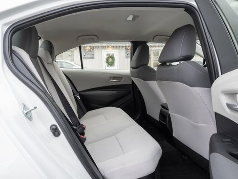 Used 2021 Toyota Corolla LE image 30