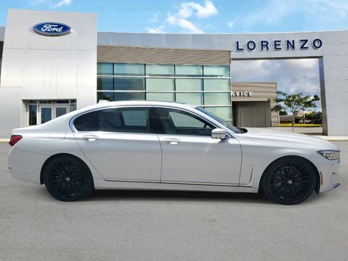 Used 2022 BMW 740i w/ Premium Package RWD image 4