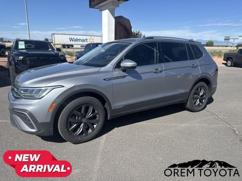 Used 2023 Volkswagen Tiguan SE AWD/4WD image 17