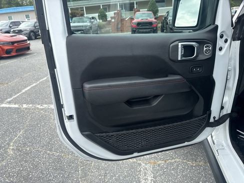 Used 2022 Jeep Wrangler Unlimited Rubicon w/ Steel Bumper Group image 27