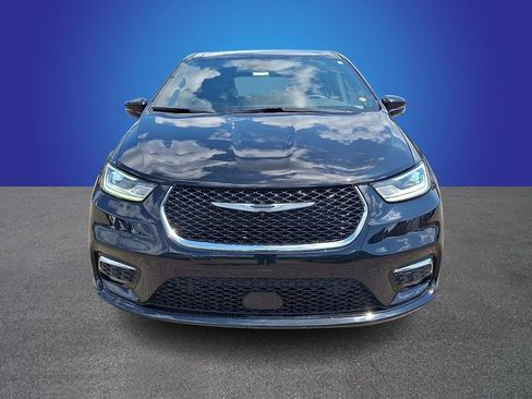 Used 2025 Chrysler Pacifica Select AWD/4WD image 2
