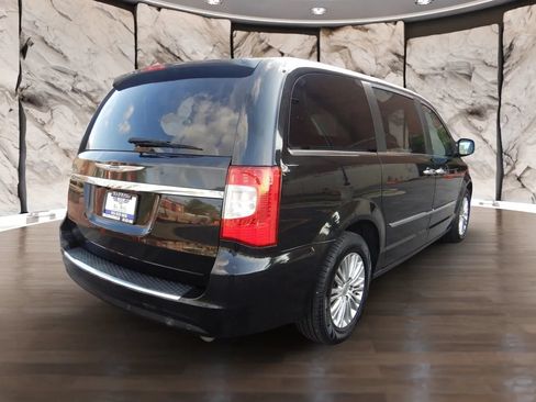Used 2015 Chrysler Town & Country Touring-L w/ Driver Convenience Group FWD image 6