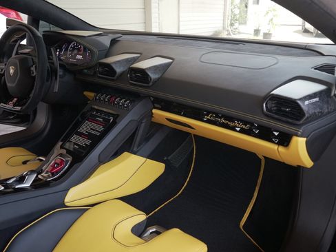 Used 2021 Lamborghini Huracan EVO RWD image 10