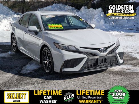 Used 2023 Toyota Camry SE image 1