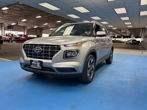 Used 2025 Hyundai Venue SEL image 12