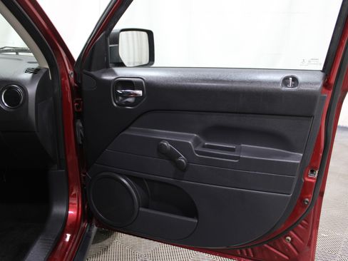 Used 2017 Jeep Patriot Sport image 18