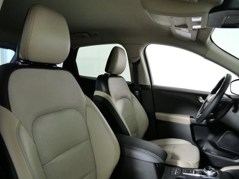 Certified 2020 Ford Escape Titanium AWD/4WD image 11