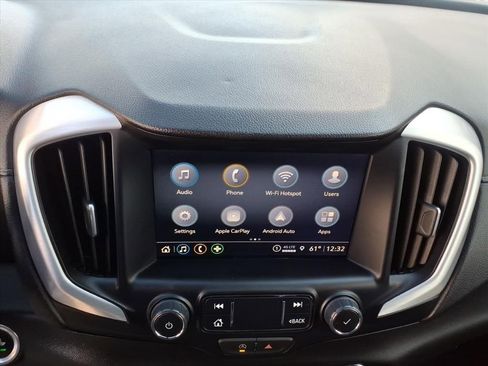 Used 2024 GMC Terrain SLT image 20