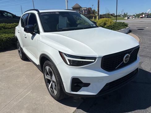 Certified 2026 Volvo XC40 B5 Plus AWD/4WD image 4