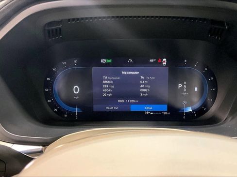 Certified 2024 Volvo XC60 B5 Ultimate w/ Climate Package image 25