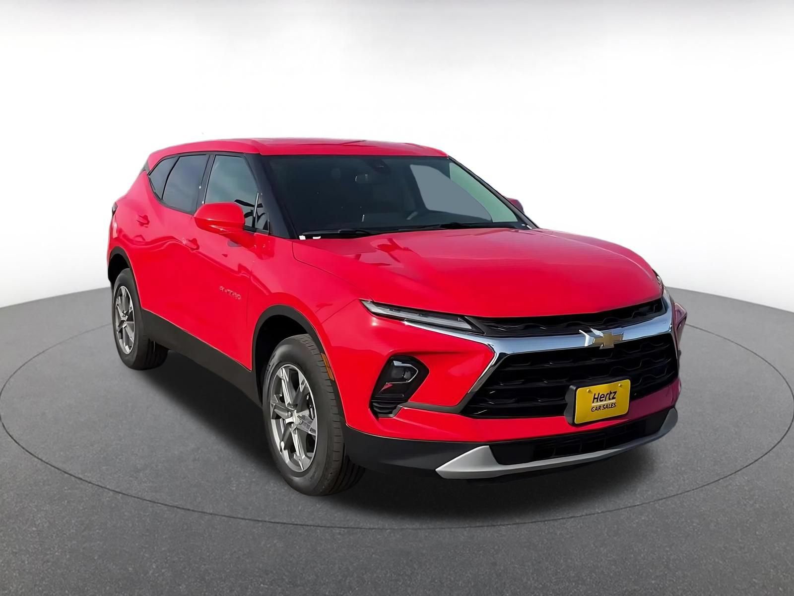 Used 2025 Chevrolet Blazer LT FWD image 3